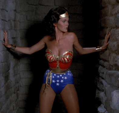    We wish a very happy birthday to the amazing Lynda Carter! ¡Feliz cumpleaños  