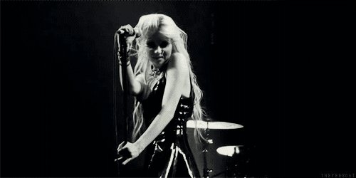     We wish a very happy birthday to the amazing Taylor Momsen! ¡Feliz cumpleaños  