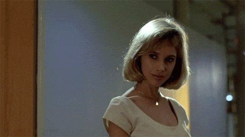 Happy birthday, Rosanna Arquette!

A kiss after hours. 