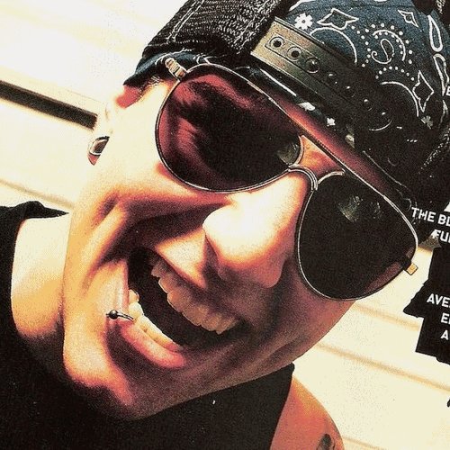  1981: Happy Birthday M Shadows! Frontmant rayakan hari jadi ke- 36 tahun 
