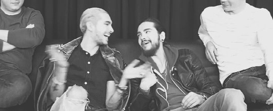 Happy birthday à nos jumeaux préférés, Bill & Tom Kaulitz du groupe qui fêtent leur 28 ans.   