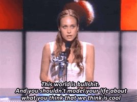 Happy birthday to the beautiful goddess Fiona Apple. Only listening to her music today. 