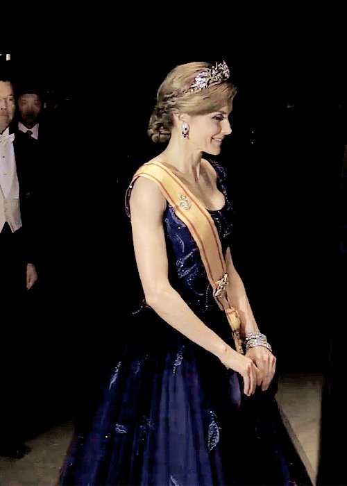 Happy Birthday to the beautiful, stylish and inspiring Queen Letizia of Spain. 