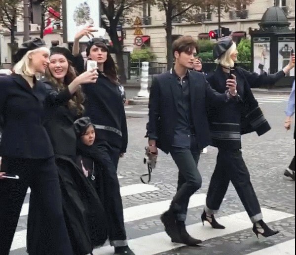 遊びにおいで ジェジュン フランス満喫してるね