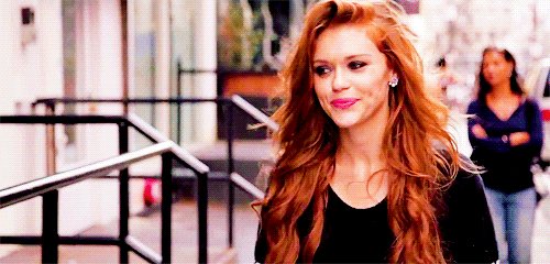 Happy bday to my hair icon, Holland Roden 