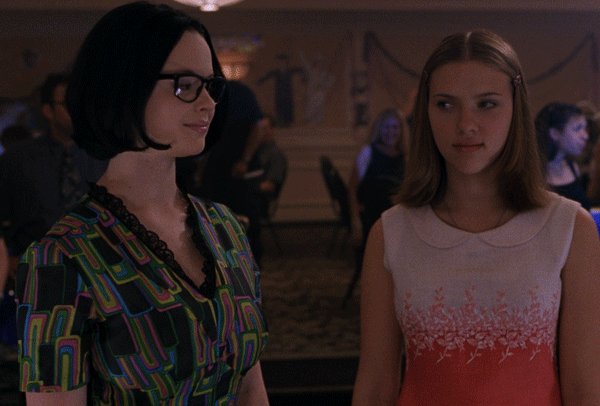 Good morning from GHOST WORLD (2001) & happy birthday, Scarlett Johansson! 