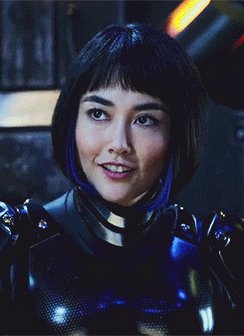 Happy birthday  pengen deh ngecat rambut kayak Mako Mori. trus jadi pilot Jeager! 
