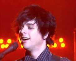 HAPPY BIRTHDAY TO ONE OF THE GREATEST PERSON ON EARTH, BILLIE JOE ARMSTRONG 