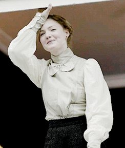 Happy birthday to the iconic, gifted, gorgeous period piece queen,  Holliday Grainger   