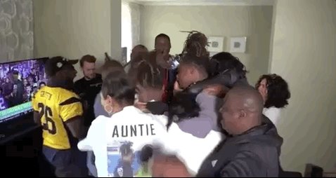 Db5DSkGVQAANTrh?format=jpg&name=small