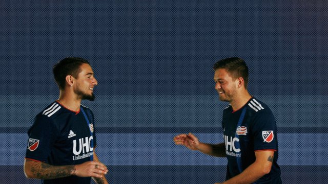 🙌Happy #NationalHighFiveDay 🙌 #NERevs https://t.co/y5Hhjy17OH