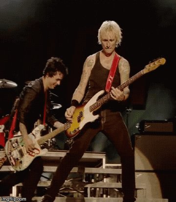 Happy birthday to my favorite bassist, mike dirnt 