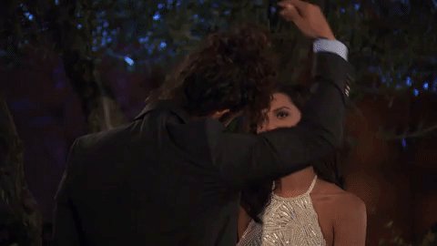 Bachelorette 14 - Becca Kufrin - Episode 1 - May 28th - *Sleuthing Spoilers* - Page 14 DeUxqbMW4AALMIq