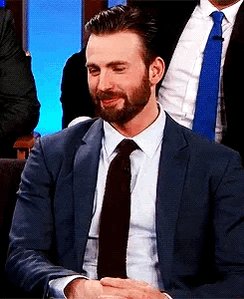 Happy Birthday to Chris Evans who is legit so precious and a lipless white man I will appreciate forever 