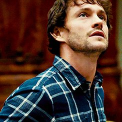 A very happy birthday to the gorgeous Hugh Dancy 