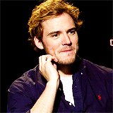 Happy Birthday Sam Claflin!

Regardez comment il est trop choupinet 