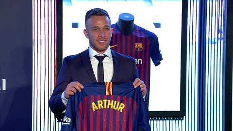 Dh5uO7pWsAUiCtU?format=jpg&name=small - Arthur assina contrato e é apresentado no Barcelona: "Dia mais feliz da minha vida"
