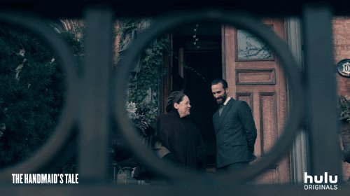 The Handmaid's Tale (@HandmaidsOnHulu) on Twitter photo 15/08/2018 17:55:02 Small talk in Gilead is weird. #HandmaidsTale Small talk in Gilead is weird. #HandmaidsTale