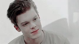  : 

Happy birthday to Cameron Monaghan who is 25 today   