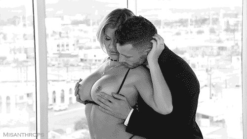 Curvy sensual blonde makeout