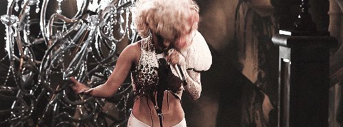 MTV Argentina (@MTVLAargentina) on Twitter photo 2018-09-25 21:57:00 ¿Se acuerdan de @ladygaga cantando PAPARAZZI en los #VMAs? ESO FUE ICÓNICOOOO #FandomWarsEnMTVHits ¿Se acuerdan de @ladygaga cantando PAPARAZZI en los #VMAs? ESO FUE ICÓNICOOOO #FandomWarsEnMTVHits