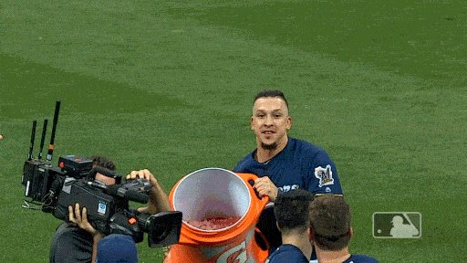 HP ran ALL THE WAY OUT TO CF with the @Gatorade cooler ... and missed. 🤣 A for effort.
#OurCrewOurOctober
