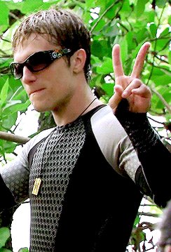 Omg wayment its josh hutcherson s bday uwu happy bday  love u so bad 