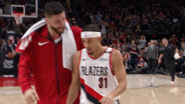 .@sdotcurry starts off the 4th with a 💦
