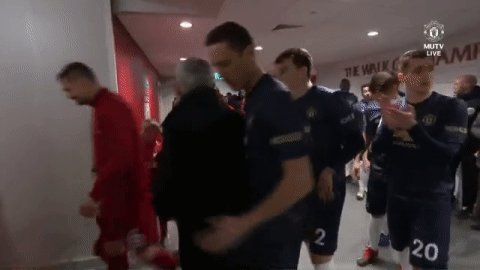 Here come the teams at Anfield...
#MUFC #LIVMUN
