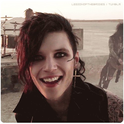 Happy birthday to Andy Biersack, the most impressive male voice I\ve ever heard 