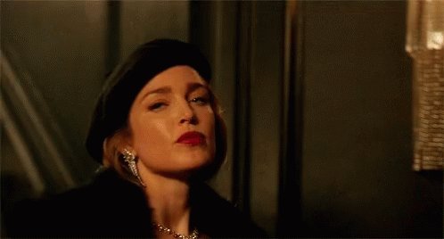Hoje é aniversário da incrível e badass Caity Lotz! Happy Birthday    