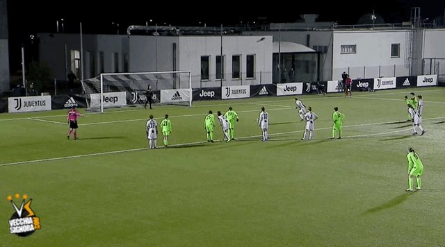 Il quarto gol stagionale di @ValeCernoia7, perfetta dal dischetto #JuveFlorentia #JuventusWomen