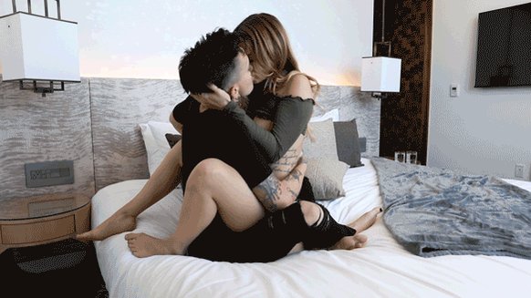 Who doesn't love an afternoon delight in a hotel? @kristenscottxxx @nikkiheartsx https://t.co/po8mEYK3ph