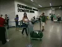 Eu chegando pra ver titãs na Netflix depois de já ter visto por meios ilegais