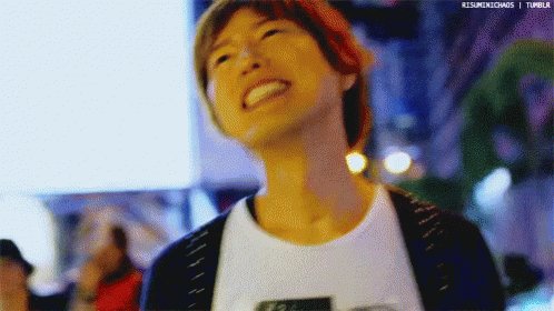 Look at that beautiful smile~~
 Happy birthday Hiroshi Kamiya!!!       