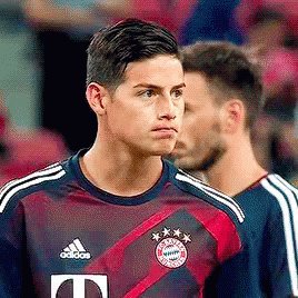 Nach einem bärenstarken Spiel verlässt @jamesdrodriguez den Platz - für ihn kommt @Javi8martinez. #packmas #FCBS04
