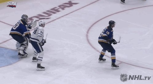Two goals in 31 seconds from the @MapleLeafs and we've got a brand new game.