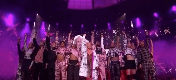 Raise your hands if you think @Pink is a total legend πββοΈπββοΈ
#BRITS2019