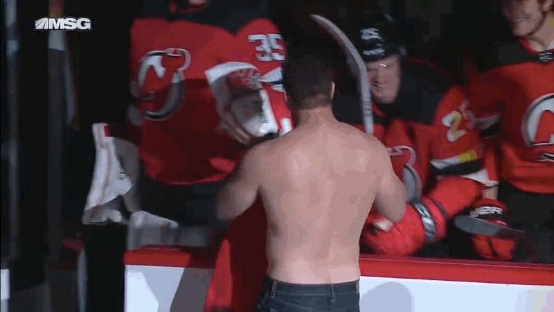 Patrick Warburton pumps up the Devils, falls down: http://deadsp.in/bSAmPqdÂ