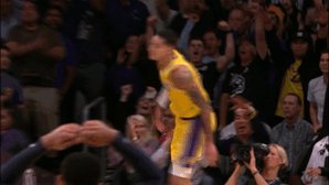 .@kylekuzma with a BIG 1st quarter in Philly 🔥
23 Pts
4-5 3-Pt FG
8-11 FG