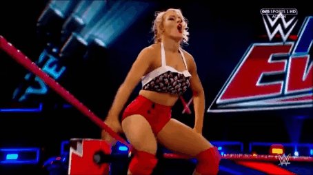 Don't tell me that @LaceyEvansWWE isn't talented, watch this and you will see how talented she is