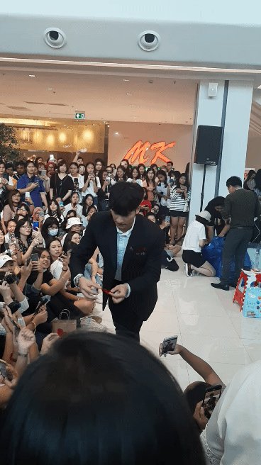 แปะ แปะ แปะ ❤ ผญบกับชาวบ้านของเขา HVDนาจาคุณตตว💙🌹 #ชาวบ้าน #tawan_v #taytawanfc #โพก้า