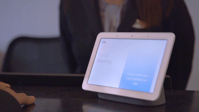 Lost in translation? Say hello to interpreter mode with the Google Assistant, a new feature that translates your conversations in real time → http://goo.gl/o8kYH9