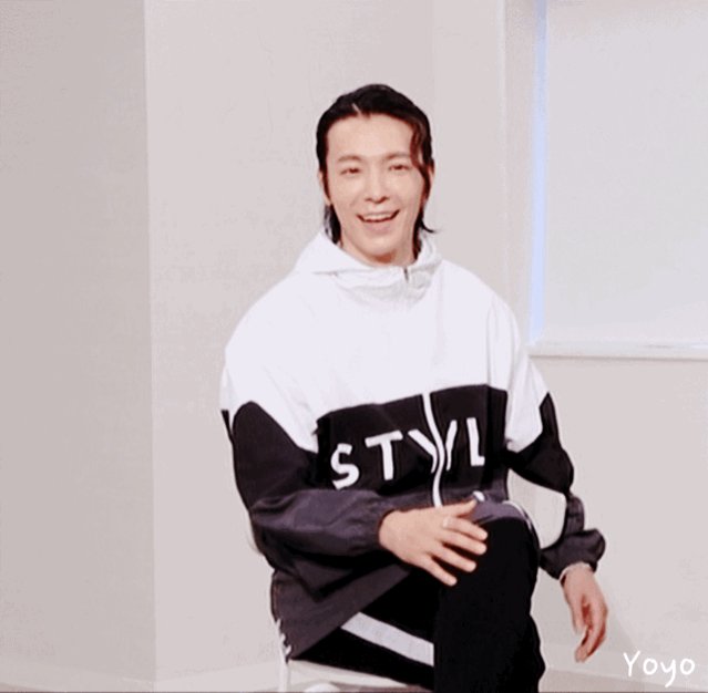 Look at this small little one wobbling and wiggling so cutely in his seat :'))) ππππΌπΌπΌ