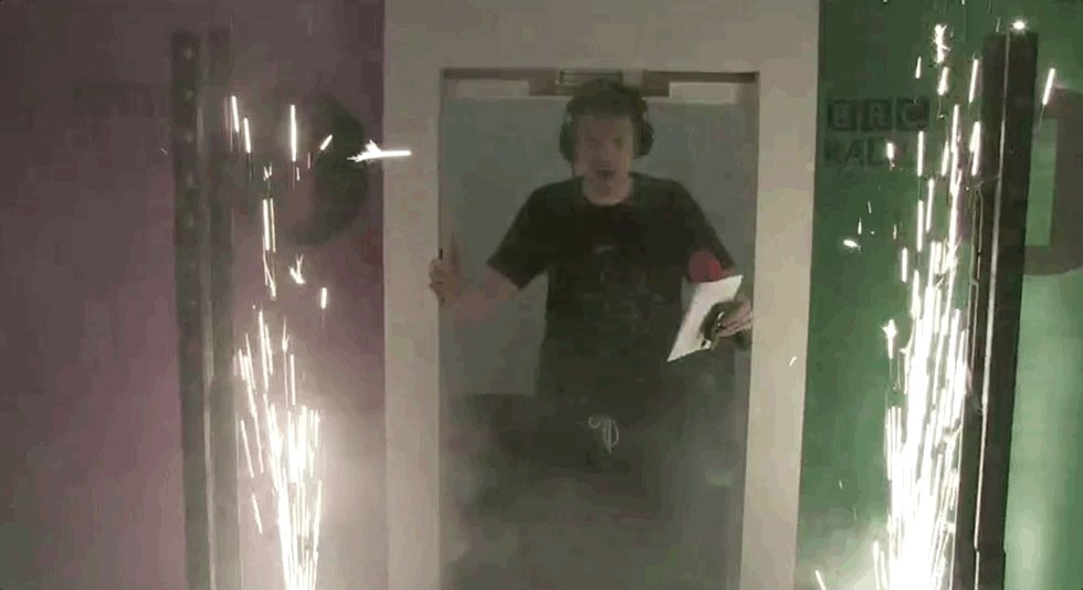 GREG IS OUT!!!!! π±π±π±π±π±π±π±π±π±π± #R1EscapeRoom π