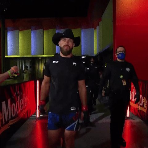 🎼 𝘾𝙤𝙬𝙗𝙤𝙮, 𝙗𝙖𝙗𝙮! 🎼
🐎 @CowboyCerrone making that walk for the THIRTY-SEVENTH time. One of a kind. #UFCVegas26 https://t.co/RghYAbk2j6