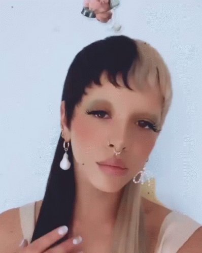 Happy birthday to an absolutely amazing artist and beautiful queen, Melanie Martinez   