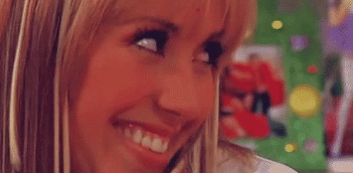 Ainda pensando nele

o emi cantando happy birthday to you p anahi 