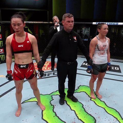 Next in line for the title? 🙌
🇺🇸@CarlaEsparza1 with an absolute MASTERCLASS tonight at #UFCVegas27! https://t.co/owo1IG00df