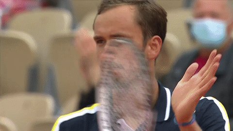 Pure power from start to finish 👊
@DaniilMedwed downs Opelka 6-4, 6-2, 6-4 to set up his first 4R appearance at #RolandGarros. https://t.co/7CX2FdvPvQ